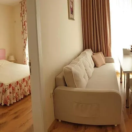 Flowerapartment Апартамент Равда